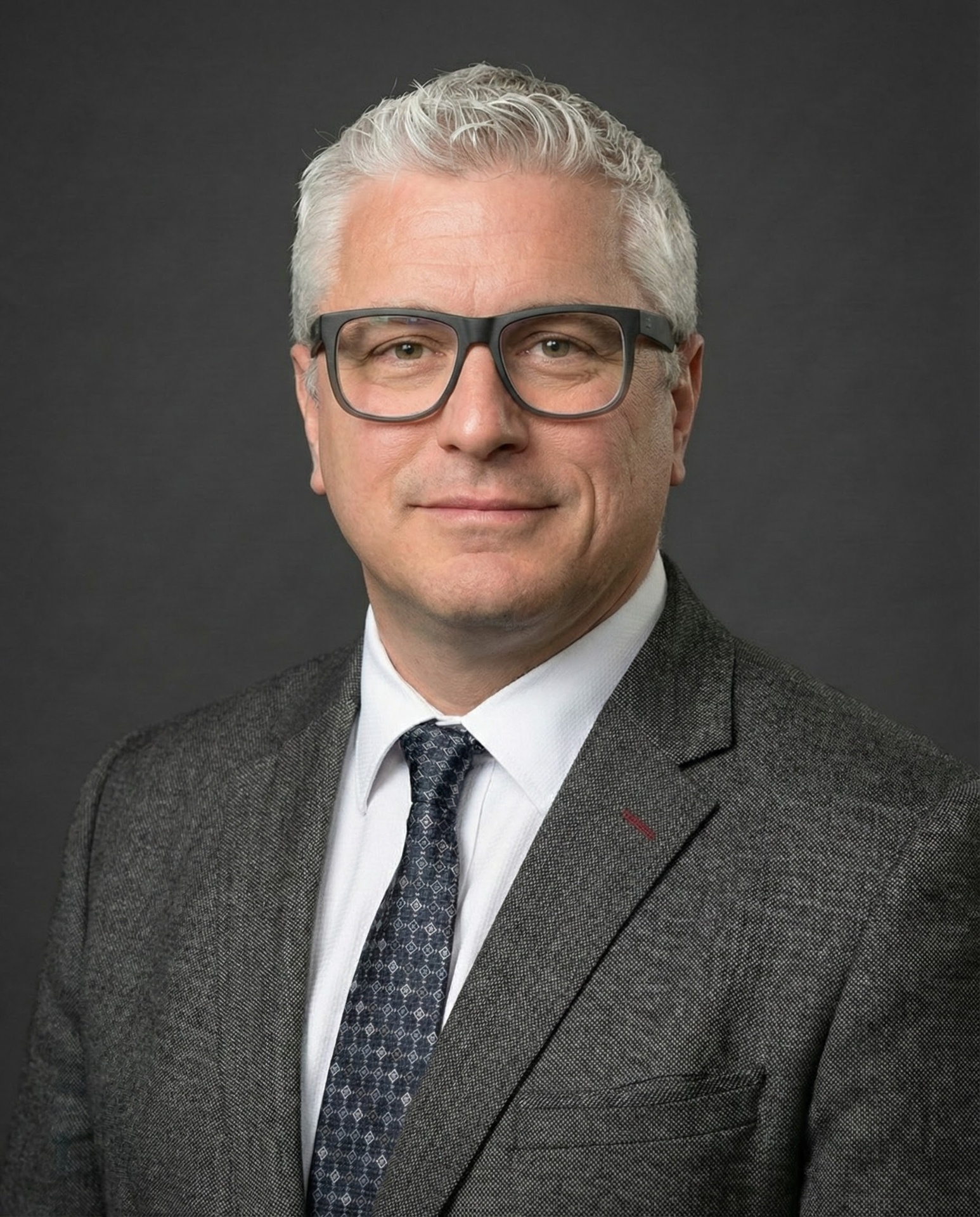 dr-chris-main-C5h8R6x8